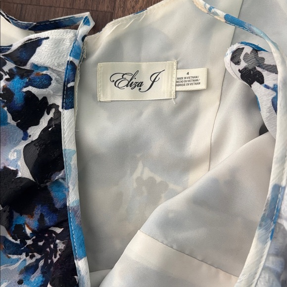 Eliza J Blue and White Floral Maxi Dress - Picture 4 of 4